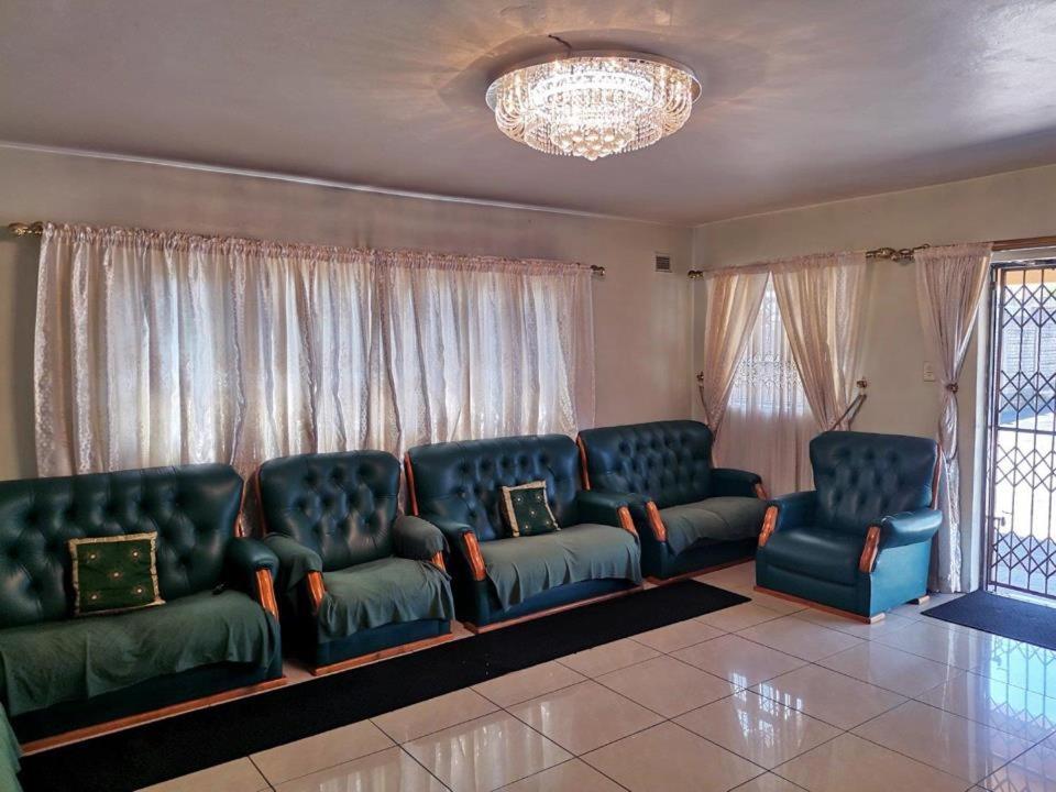 Homestay Mafuleka *